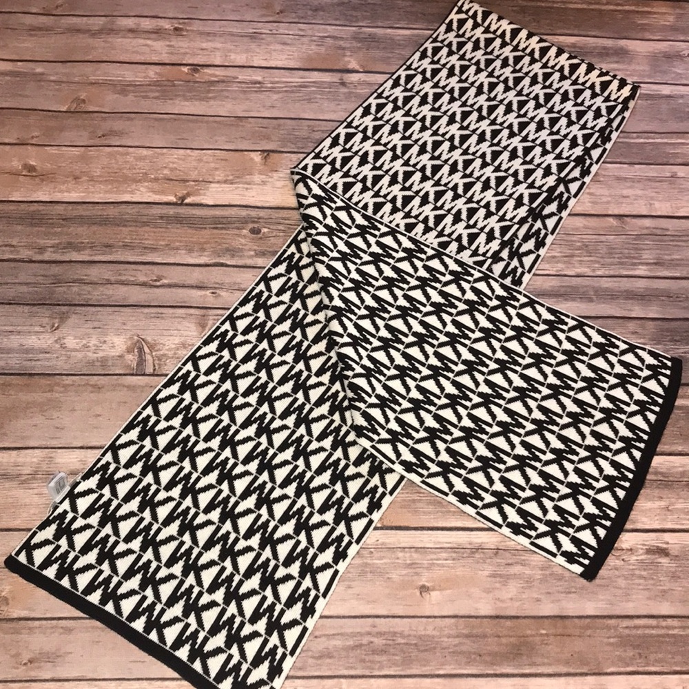 MK Michael Kors Logo Scarf - Picture 4 of 4